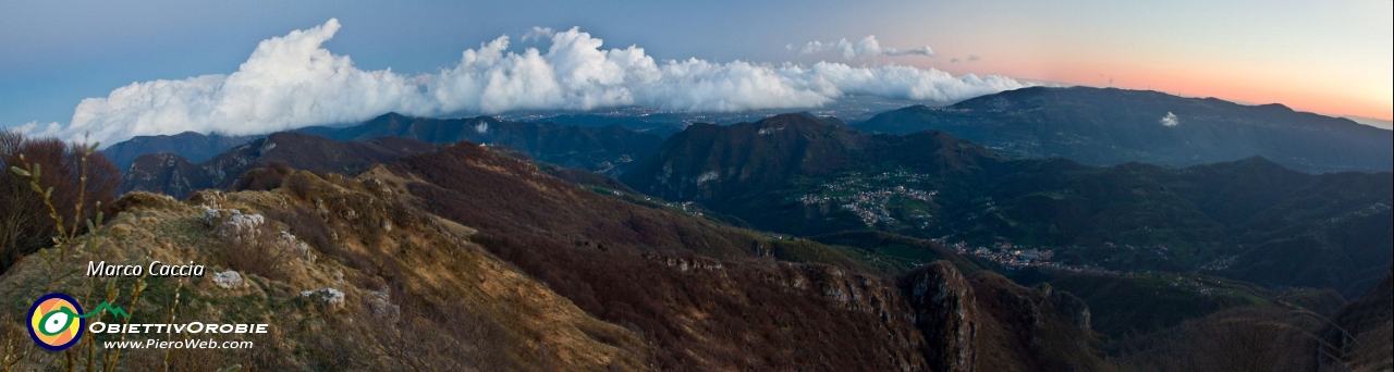 Panoramica al tramonto dal Castel Regina.jpg